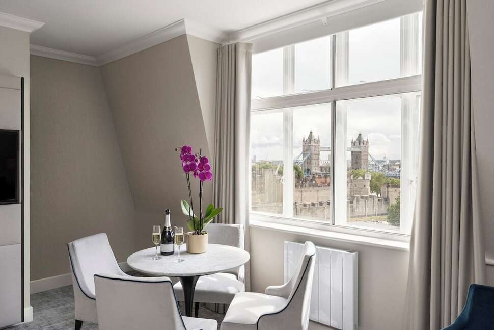 Ein Foto Tower Residences by Blue Orchid