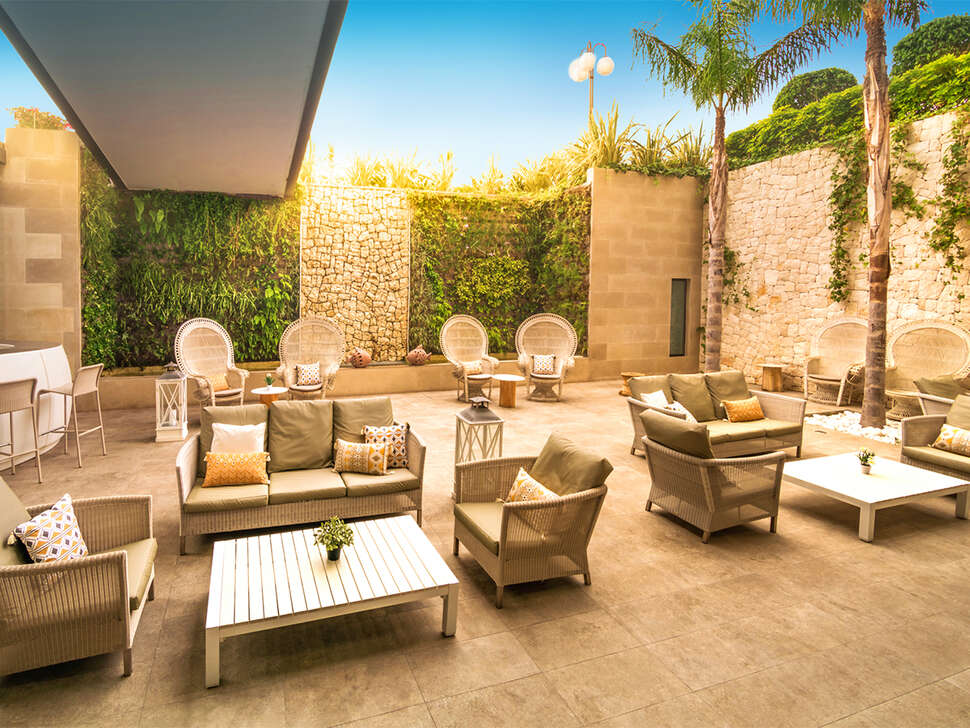 Een foto van het terras bij Hotel Cap Negret