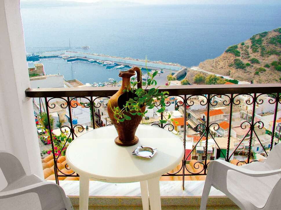 Een foto van het terras bij Appartementen Ariadne