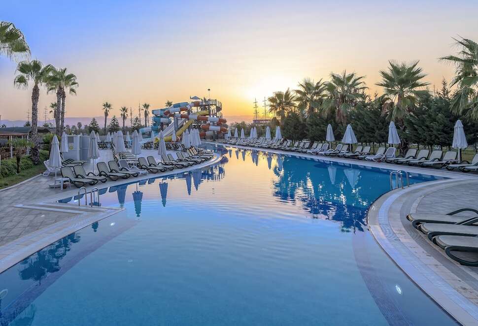 Ein Foto vom Pool im Port River Hotel & Spa