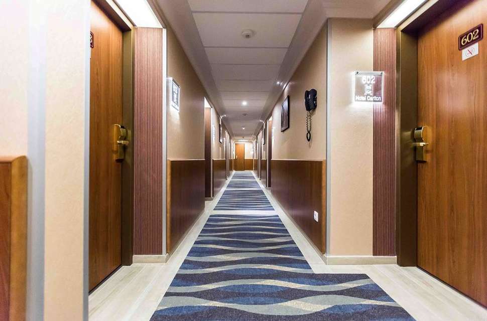 Een foto van het interieur van Carlton Hotel