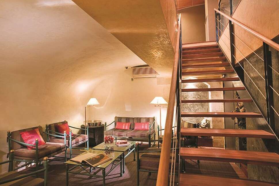 Een foto van het interieur van Londres et New York Hotel