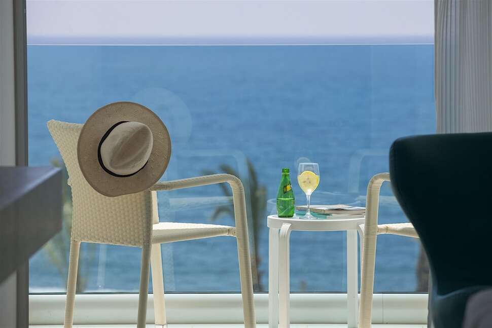 Ein Foto The King Evelthon Beach Hotel & Resort