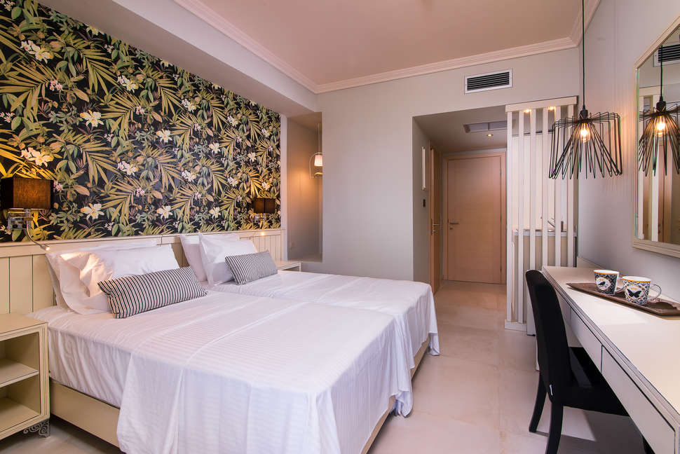 Een foto van Neikos Mediterraneo Luxury Suites