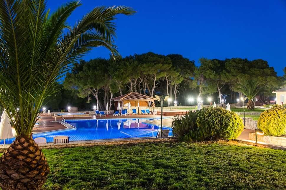 Een foto van het zwembad bij Surreal Keri Village & Spa by Zante Plaza