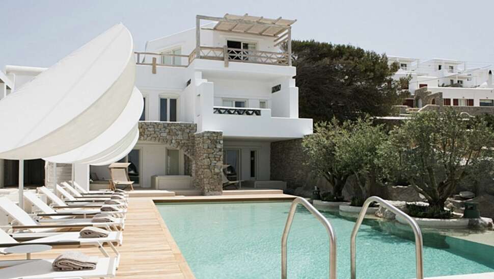 Een foto van het zwembad bij Kove Mykonos - A Myconian Collection Hotel