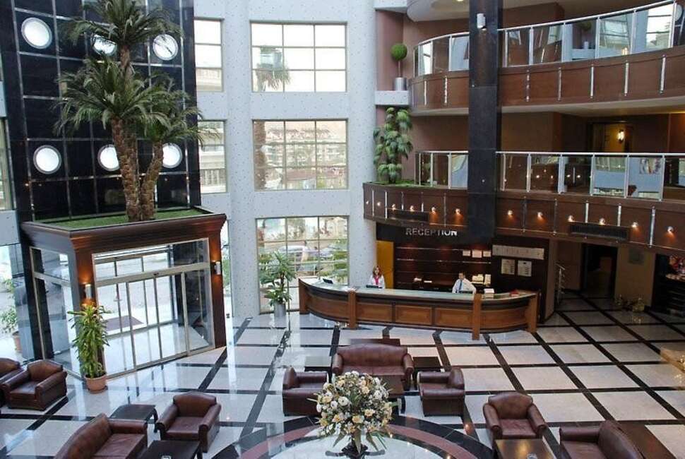 Een foto van het interieur van Grand Pasa Hotel