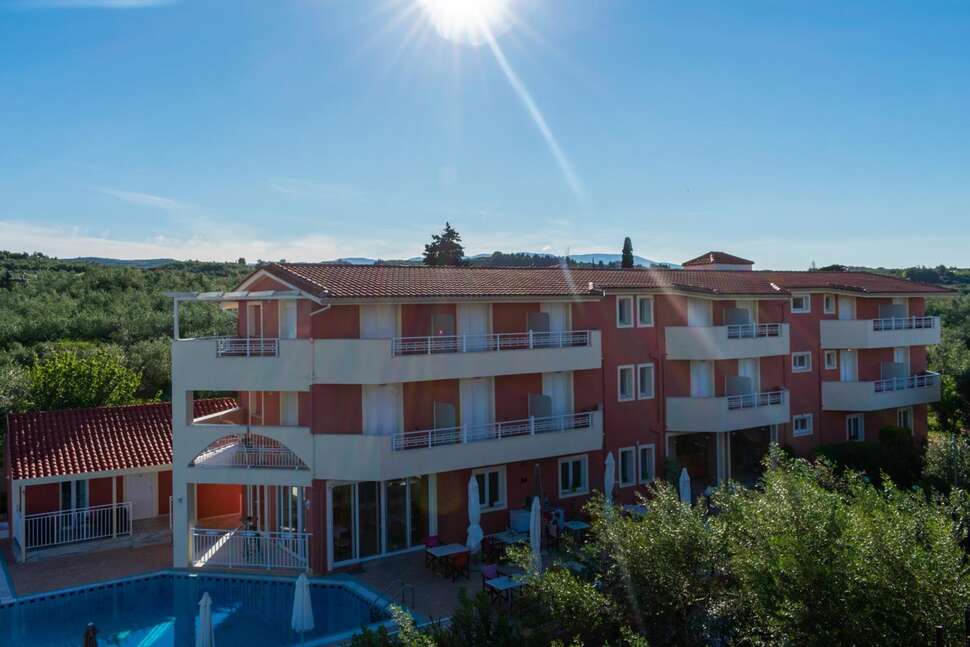 Ein Foto von der Außenansicht des Zante Pantheon Hotel
