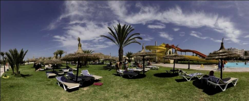 Ein Foto von der Terrasse im Le Soleil Bella Vista Hotel