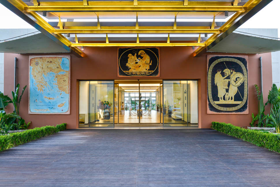 Een foto van de buitenkant van Hotel Astir Odysseus