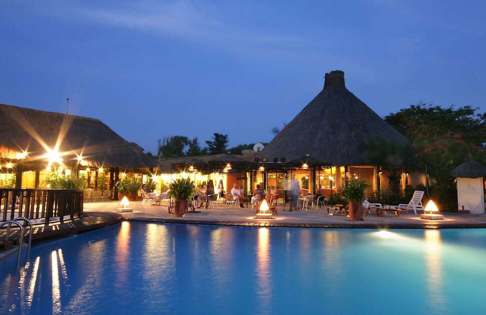 Een foto van het zwembad bij Kombo Beach Hotel