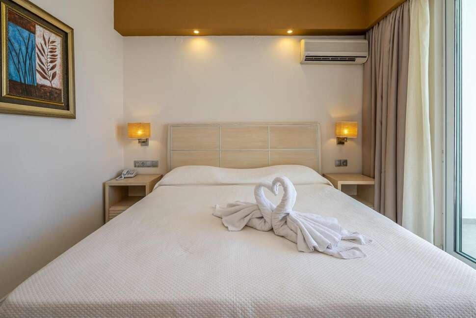 Een foto van Kamari Plus Hotel