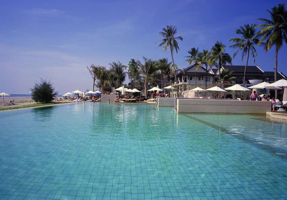 Een foto van het zwembad bij Apsara Beachfront Resort & Villa