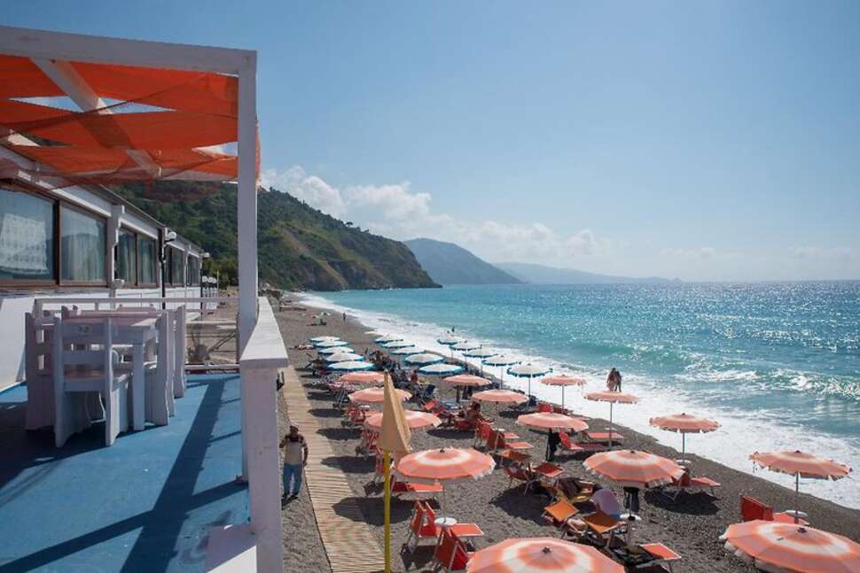 Een foto van het strand bij GH Avalon Sikani Resort