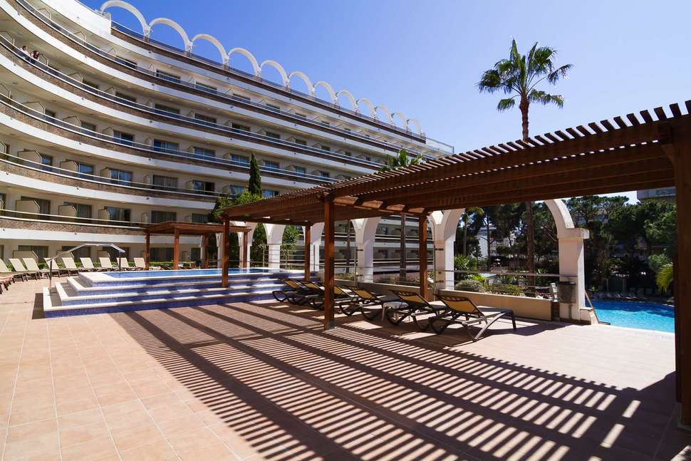 Ein Foto von der Außenansicht des Golden Port Salou & Spa