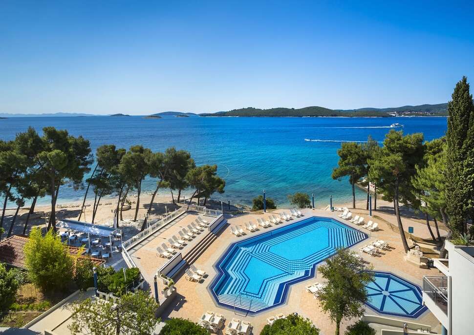 Ein Foto vom Pool im Aminess Vival Grand Azur Hotel