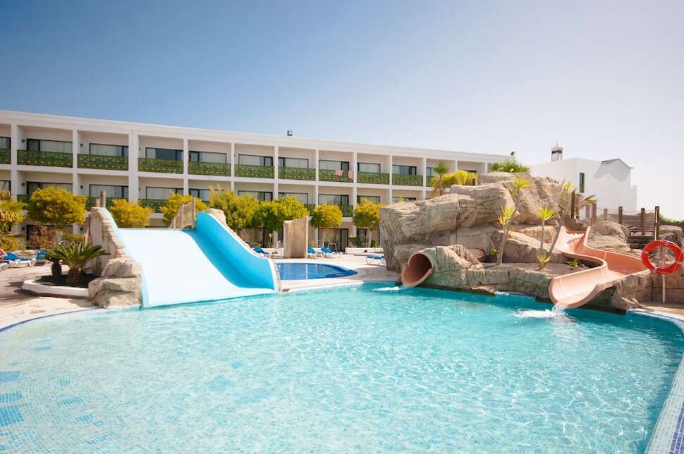 Een foto van het zwembad bij Blue Sea Costa Bastian