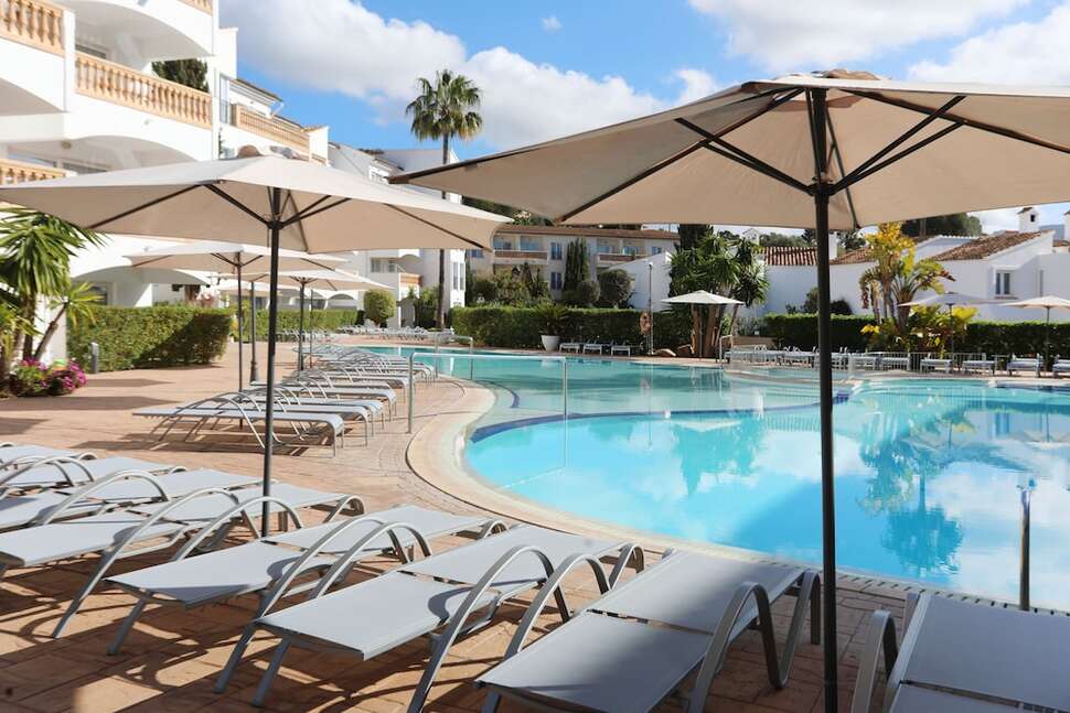 Ein Foto vom Pool im La Pergola Aparthotel