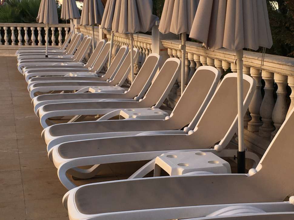 Een foto van het terras bij Hotel Tres Torres