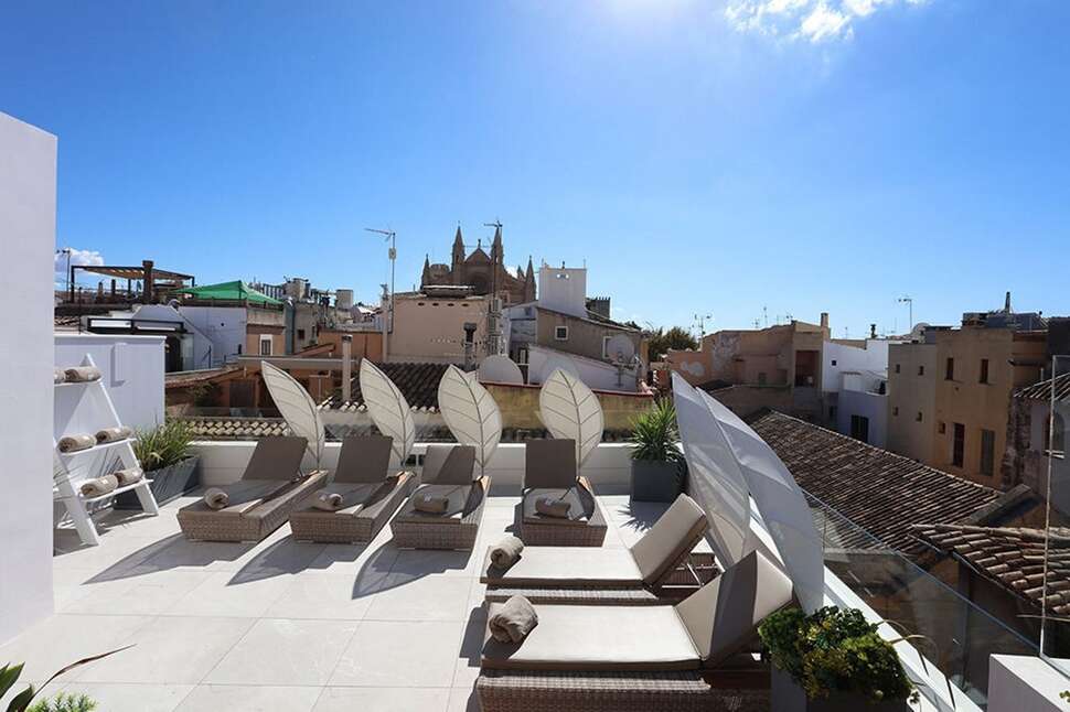 Ein Foto von der Terrasse im Bo Hotel