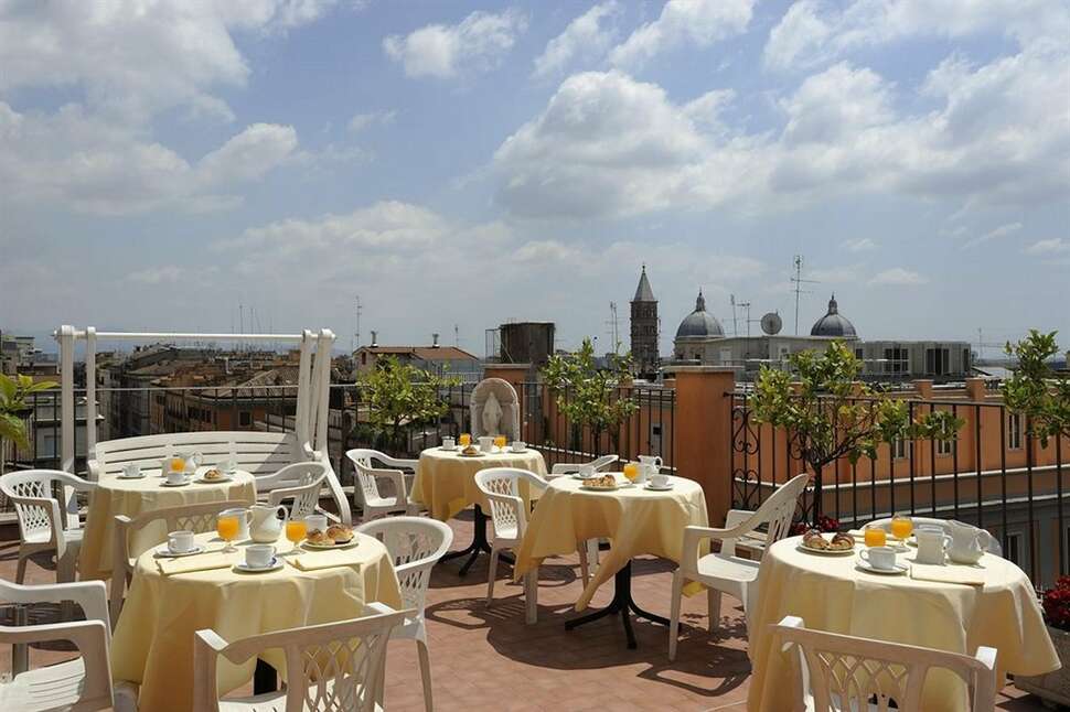 Ein Foto von der Terrasse im Hotel Torino