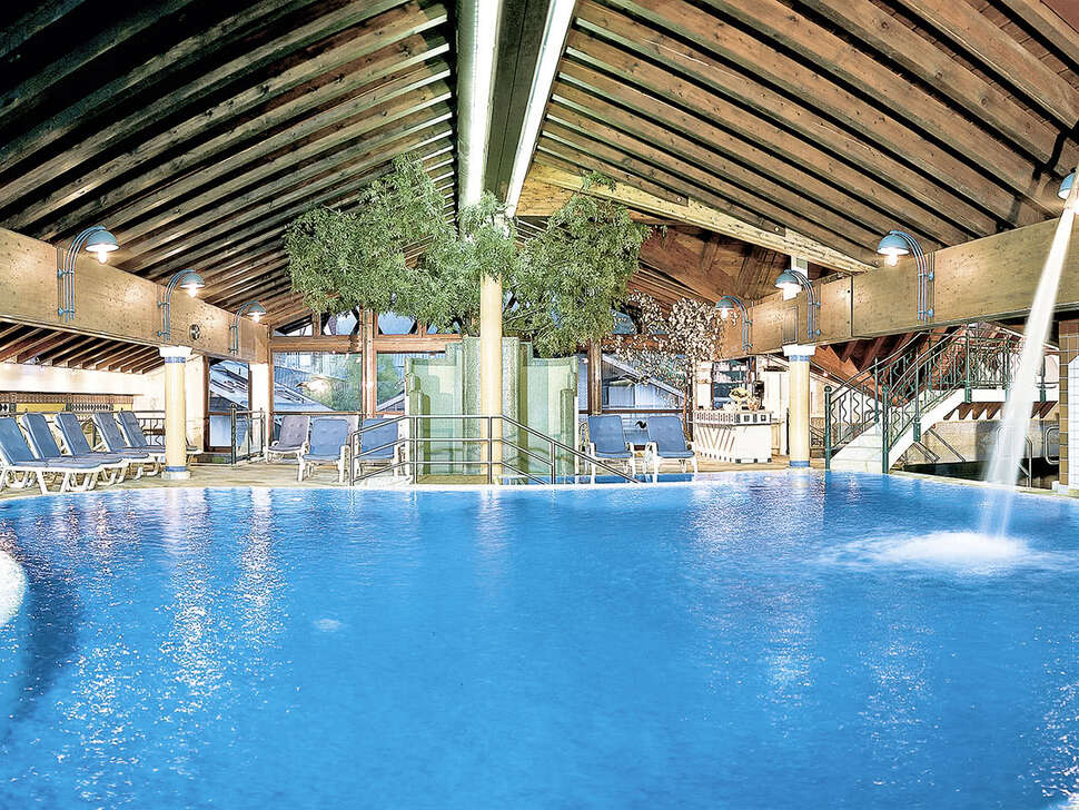 Ein Foto vom Pool im Das Kaltschmid Familotel Tirol