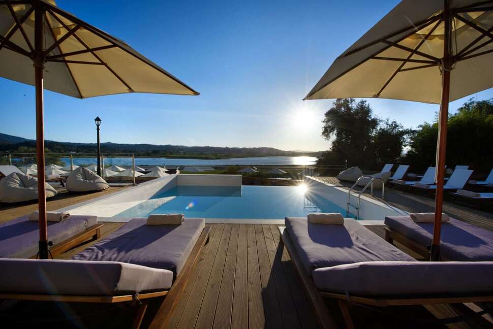 Ein Foto vom Pool im The Royal Grand Hotel
