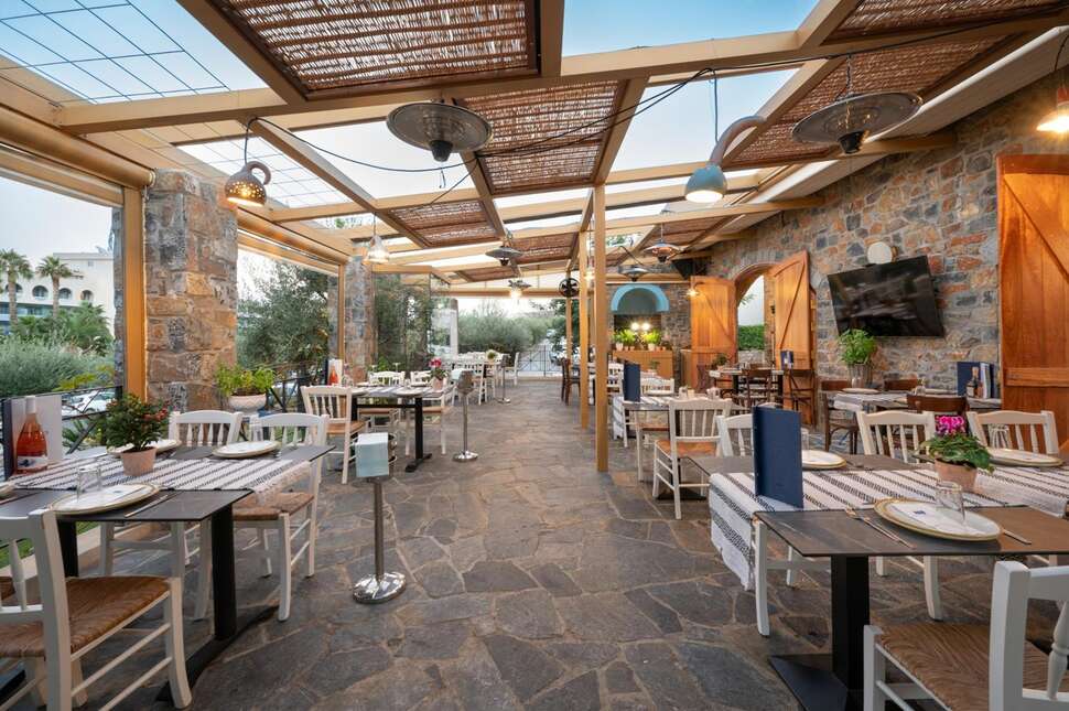 Een foto van het terras bij Royal & Imperial Belvedere Resort