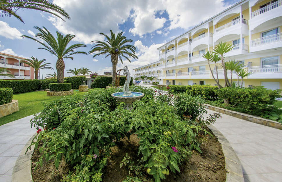 Een foto van de buitenkant van Poseidon Beach Hotel