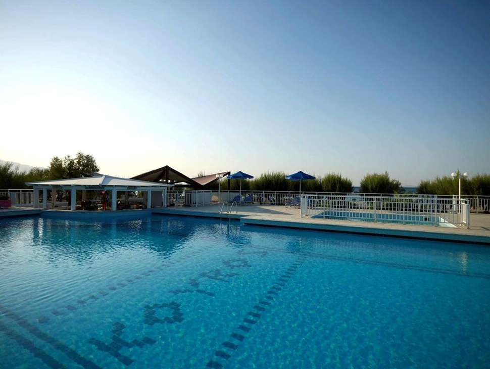 Een foto van het zwembad bij Kouros Seasight Hotel