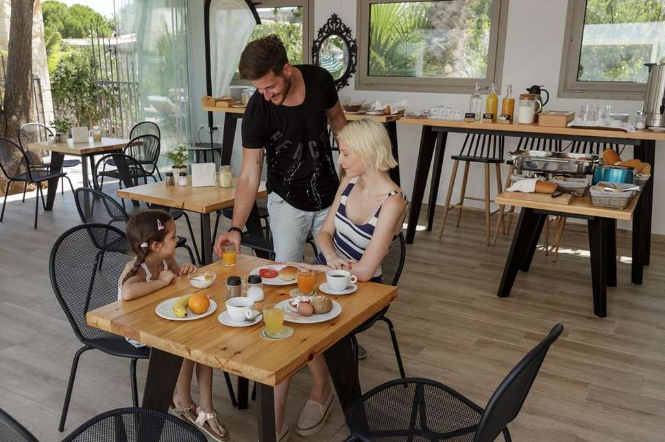 Een foto van de faciliteiten bij Time to Smile Minoa