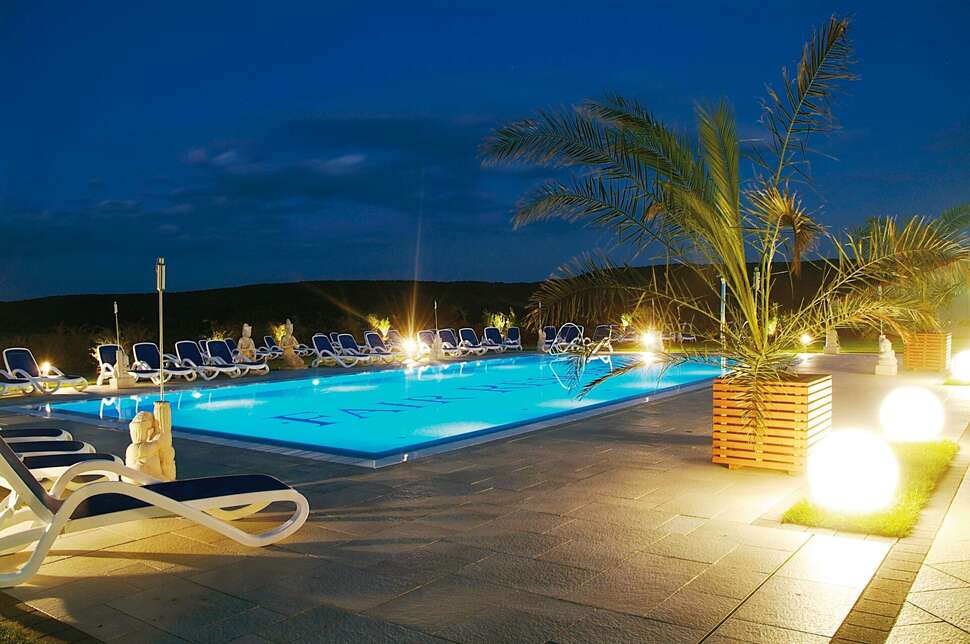 Een foto van het zwembad bij Fair Resort Spa