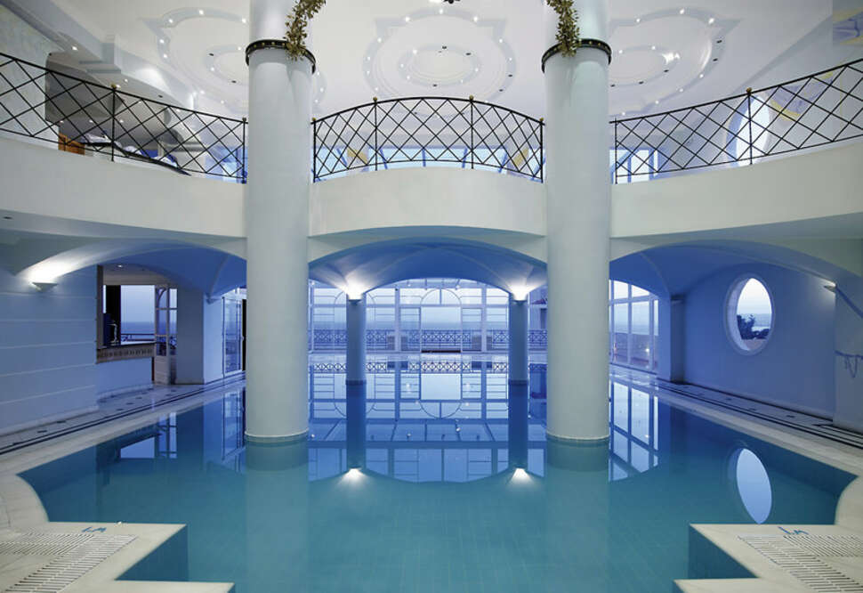 Een foto van het zwembad bij Mitsis Summer Palace Beach Hotel