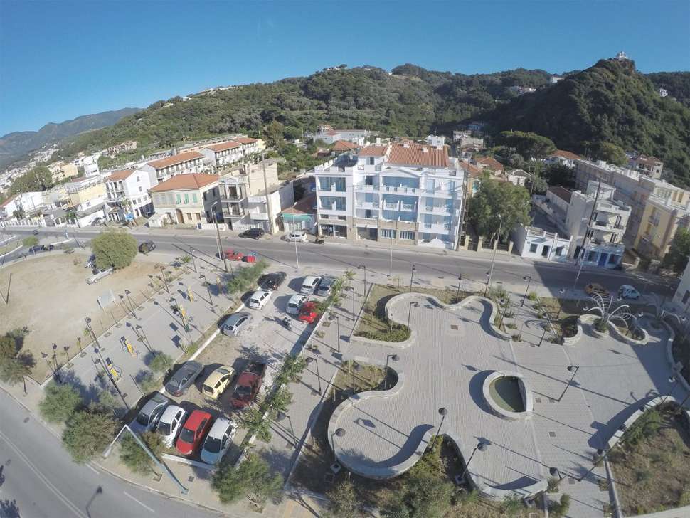 Een foto van een overzicht van Erato Seaside Hotel
