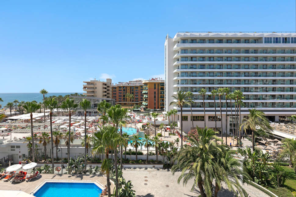 Een foto van de buitenkant van Sol Torremolinos Don Pablo