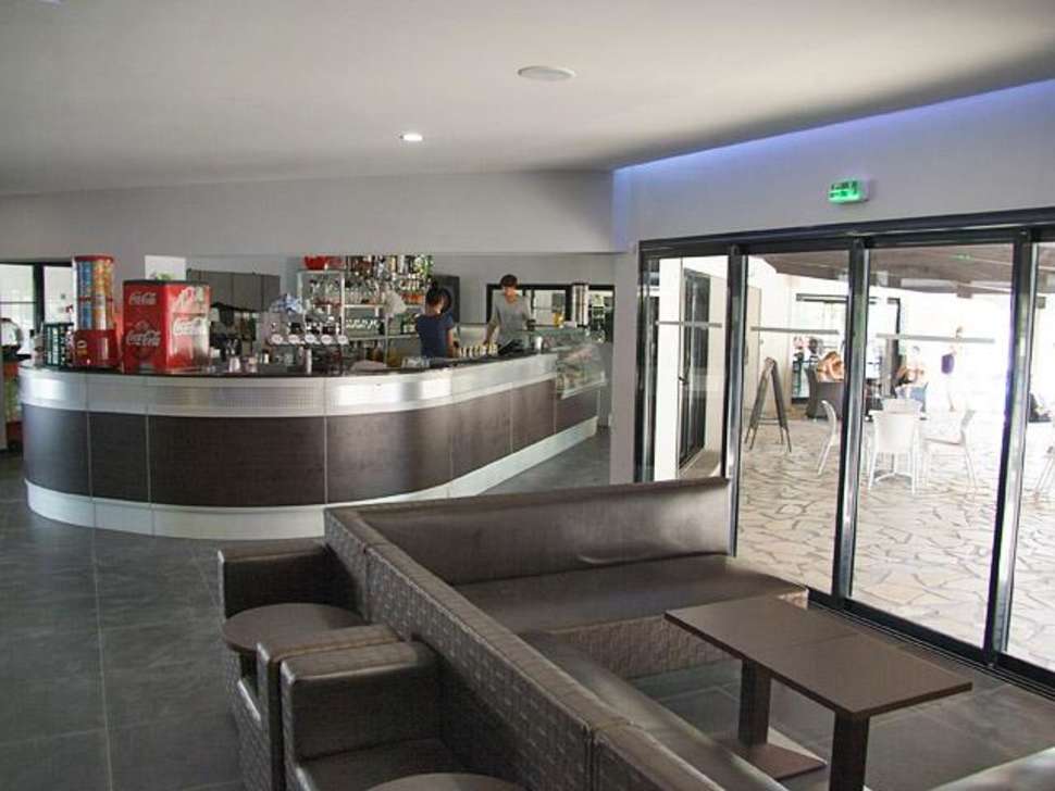 Een foto van het interieur van Camping La Baume - La Palmeraie