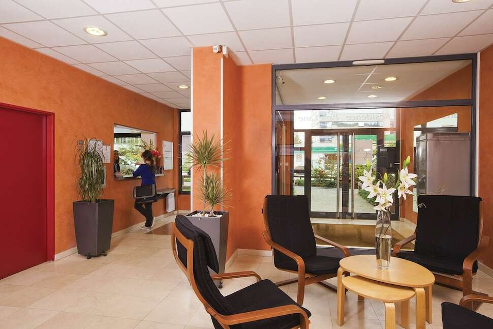 Een foto van het interieur van Sejours Et Affaires Lyon Park Lane