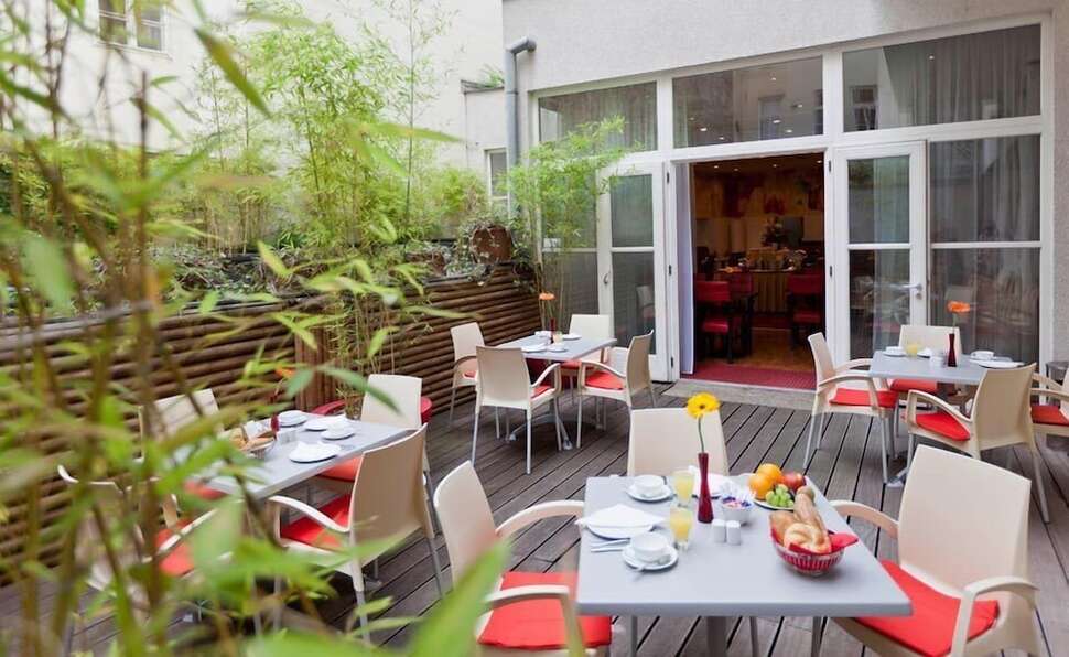 Een foto van het terras bij Hotel Boltzmann