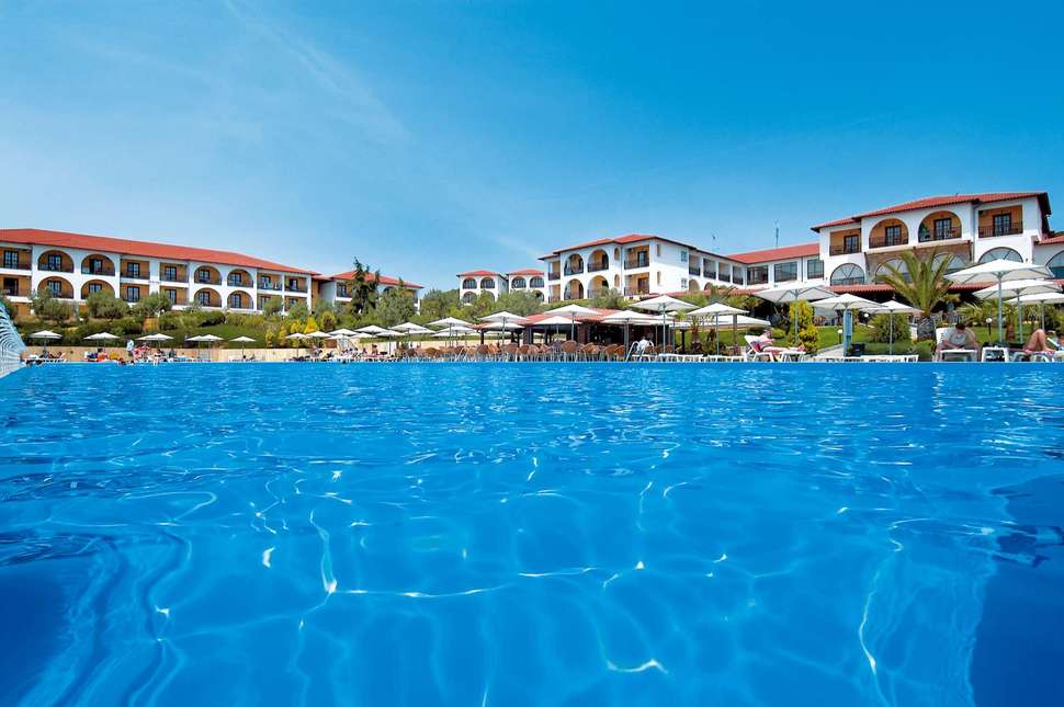 Een foto van het zwembad bij Akrathos Beach Hotel