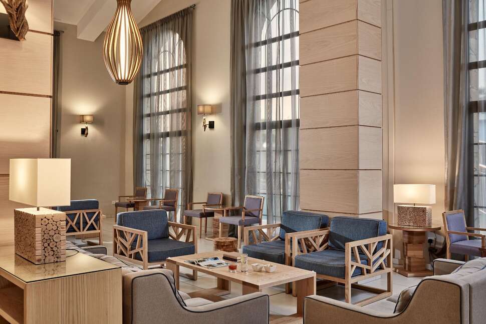 Een foto van het interieur van TUI Blue Atlantica Aeneas Resort