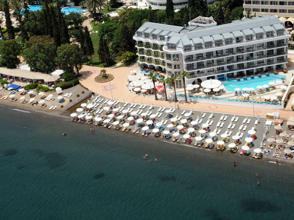 Een foto van de buitenkant van Marbella Hotel