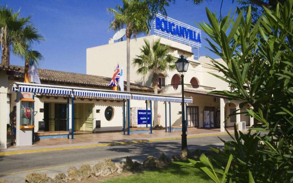 Een foto van de buitenkant van Globales Bouganvilla Aparthotel