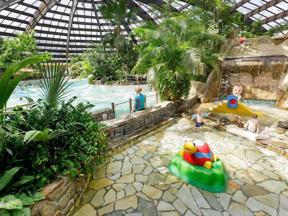 Een foto van het zwembad bij Center Parcs De Kempervennen