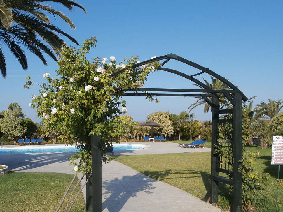 Een foto van het zwembad bij Sandy Beach Villas & Appartementen