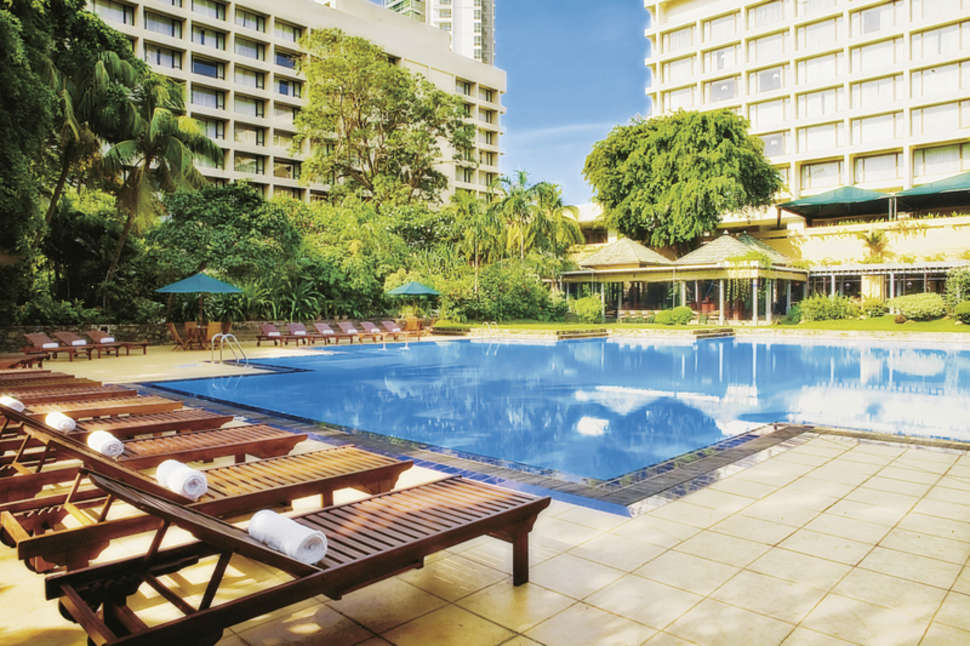 Een foto van het zwembad bij Cinnamon Grand Colombo