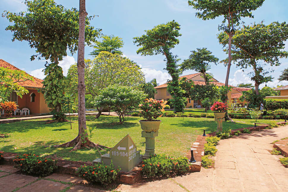 Een foto van de buitenkant van Club Palm Bay Hotel