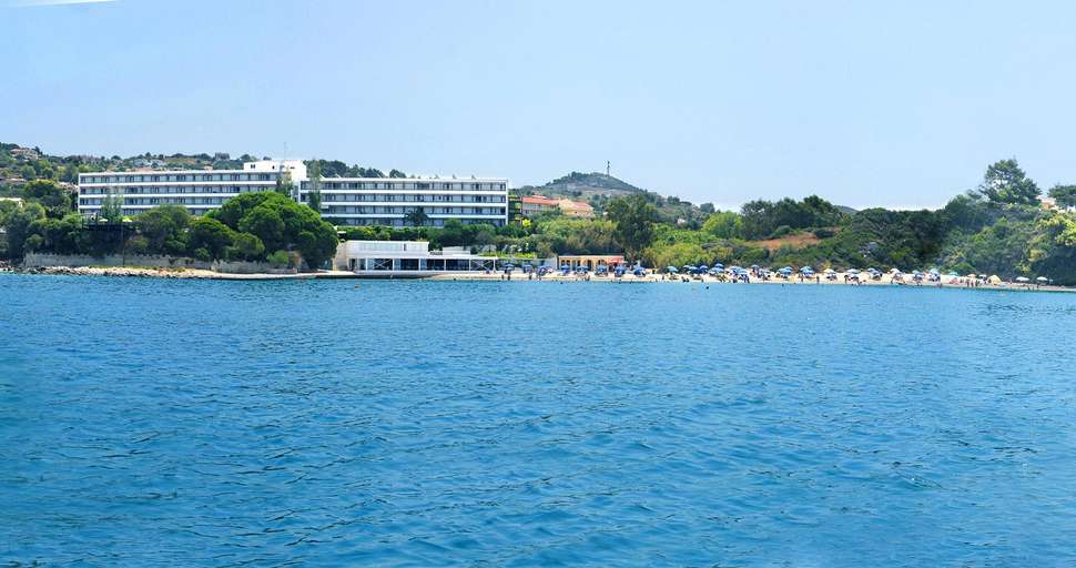 Een foto van de buitenkant van Mediterranee Hotel