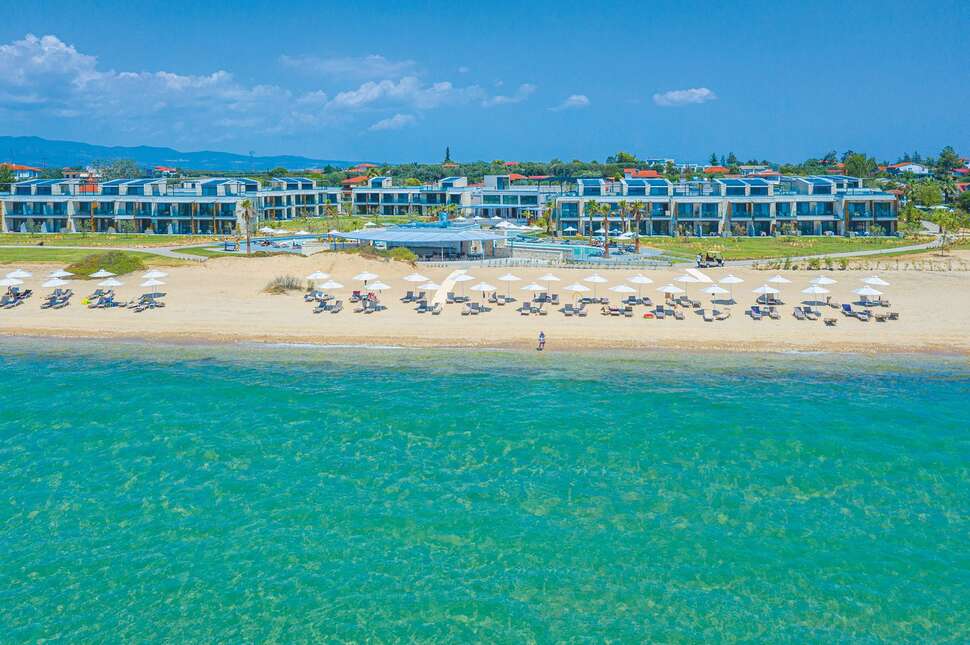 Een foto van het strand bij Portes Lithos Luxury Resort