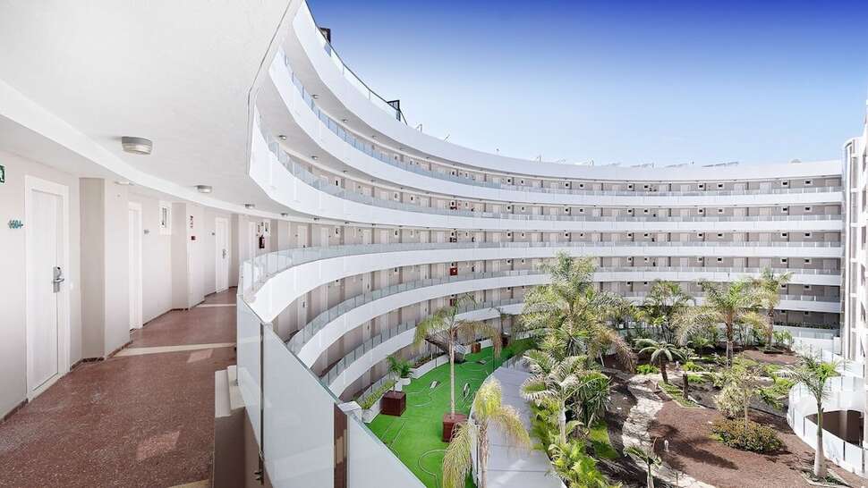 Een foto van de buitenkant van Bull Hotel Escorial & Spa