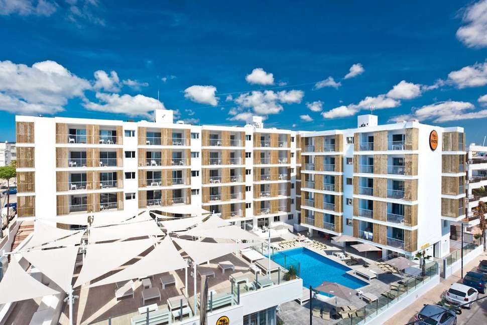 Ein Foto vom Pool im Ryans Ibiza Apartments